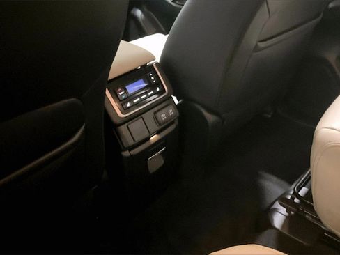 Used 2022 Subaru Ascent Limited image 10