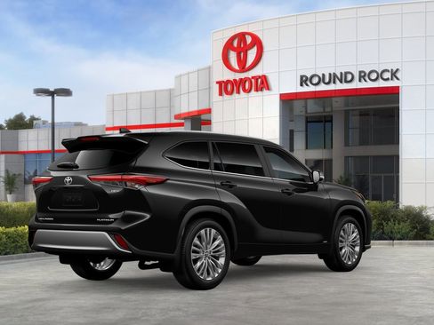 New 2026 Toyota Highlander Platinum image 10