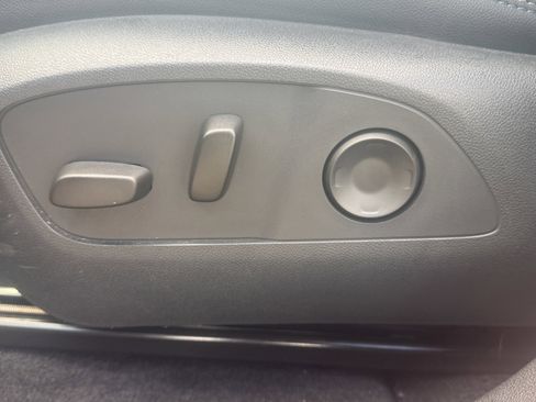 Used 2024 Chevrolet Equinox EV LT image 27