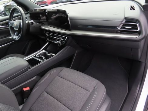 Used 2024 Chevrolet Traverse LS image 38