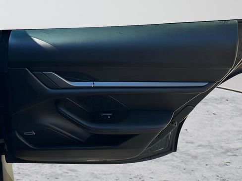 Used 2022 Porsche Taycan image 19
