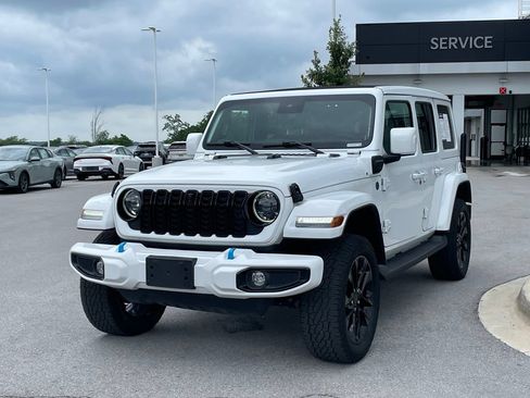 Used 2024 Jeep Wrangler High Altitude AWD/4WD image 3