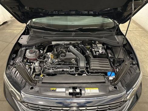 Used 2024 Volkswagen Jetta SE image 37