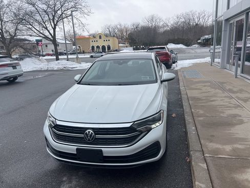 Used 2023 Volkswagen Jetta SE w/ Panoramic Sunroof Package image 48
