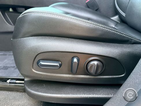 Used 2024 GMC Terrain SLT image 24