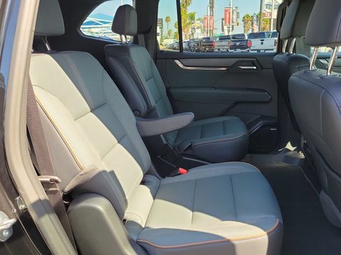 Used 2026 GMC Acadia AT4 w/ Luxury Package AWD/4WD image 27