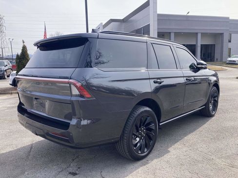 New 2025 Lincoln Navigator Reserve w/ Jet Appearance Package AWD/4WD image 3