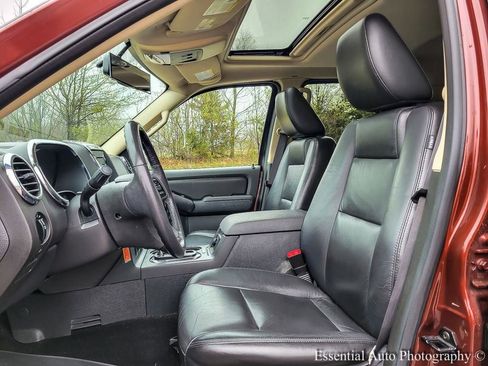 Used 2010 Ford Explorer XLT image 8