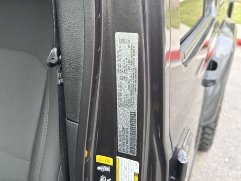 Used 2022 Jeep Gladiator Sport image 9