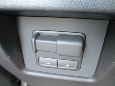 New 2026 GMC Canyon Elevation w/ Convenience Package image 17