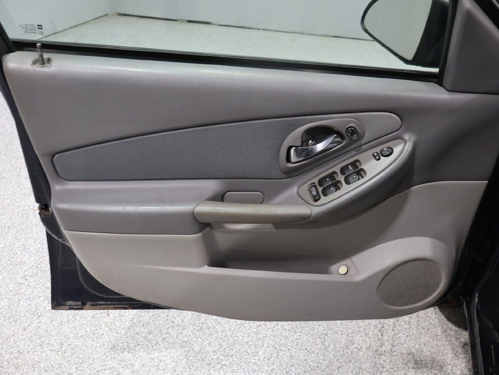 Used 2005 Chevrolet Malibu V6 w/ Preferred Equipment Group FWD image 18