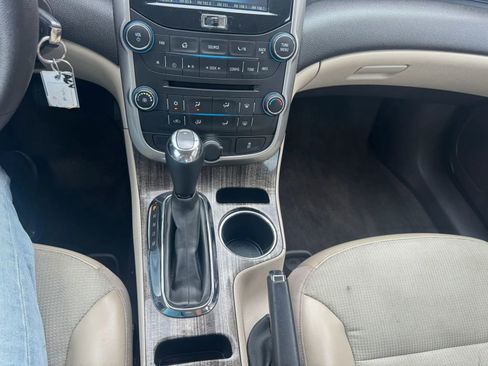 Used 2019 Ford Escape SE FWD image 18