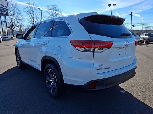 Used 2019 Toyota Highlander LE image 4