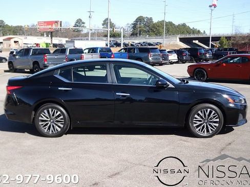 Used 2024 Nissan Altima 2.5 SV image 4