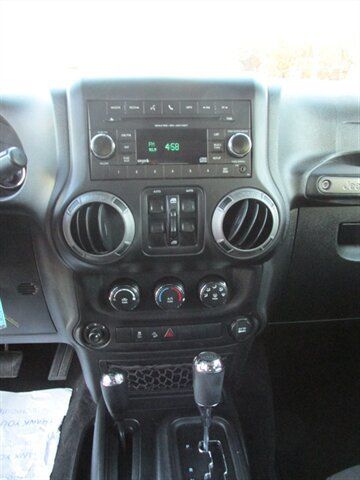 Used 2017 Jeep Wrangler Unlimited Sport w/ Quick Order Package 24S AWD/4WD image 21
