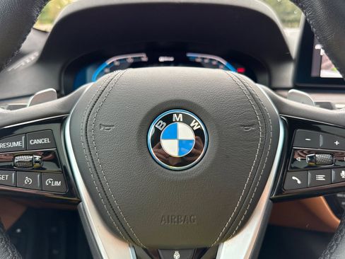 Certified 2023 BMW 530e w/ Premium Package image 29