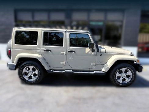 Used 2017 Jeep Wrangler Unlimited Sahara w/ Max Tow Package AWD/4WD image 6
