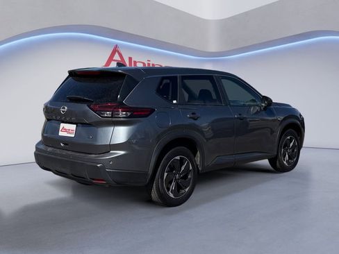 Used 2024 Nissan Rogue SV image 5
