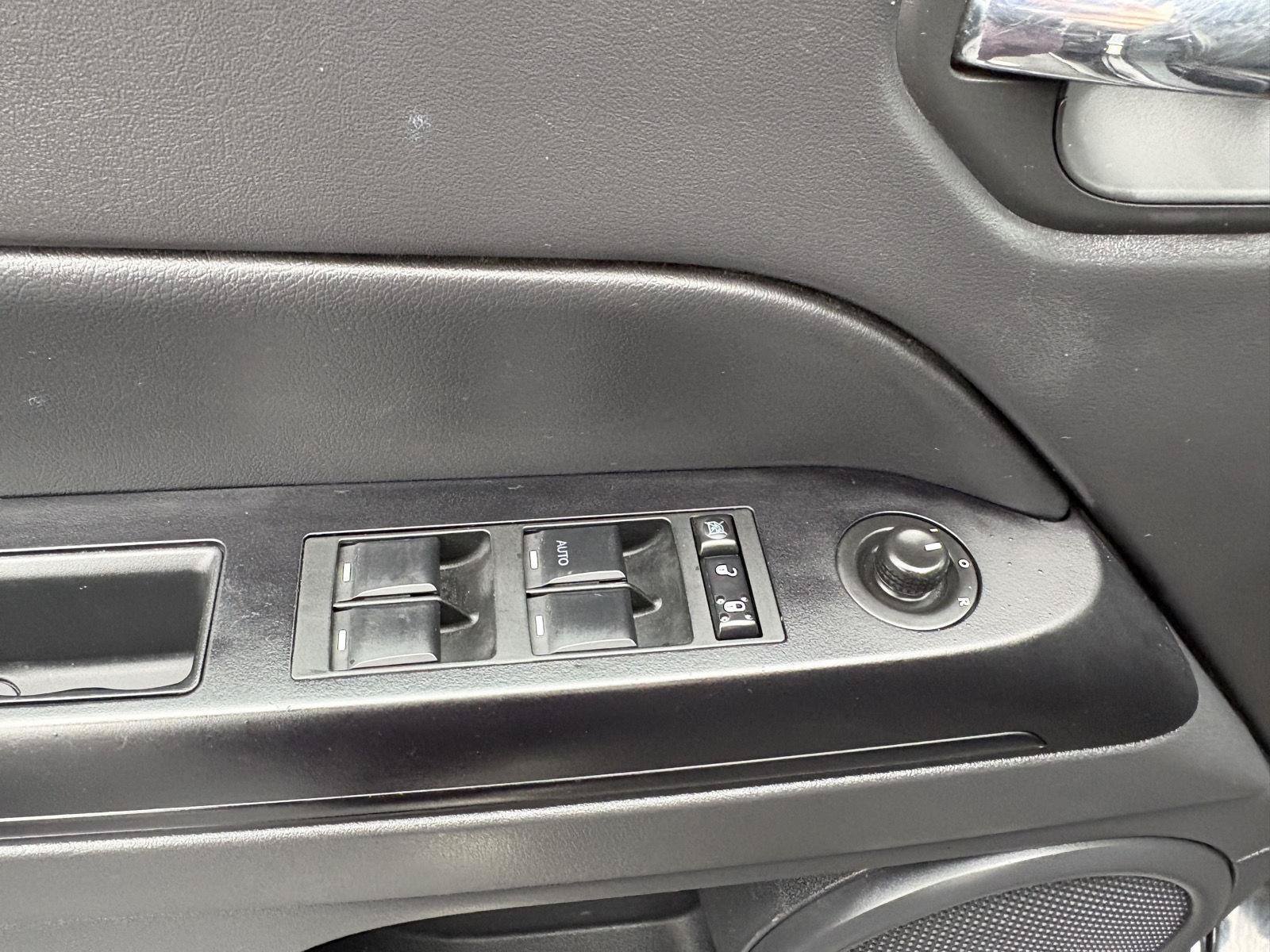 Used 2017 Jeep Patriot Sport w/ Power Value Group AWD/4WD image 6