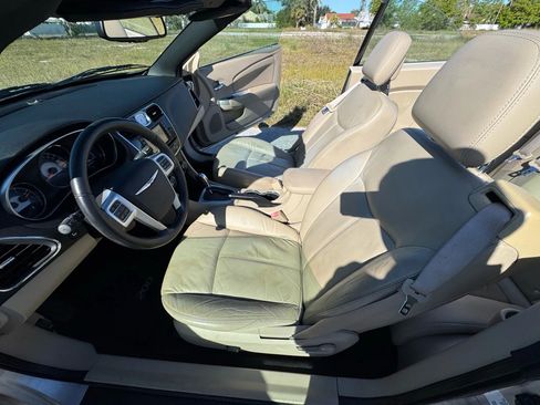Used 2011 Chrysler 200 Limited image 19