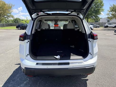 Certified 2025 Nissan Rogue SV AWD/4WD image 12