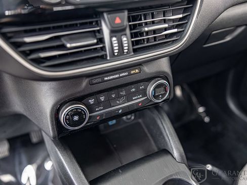 Used 2021 Ford Escape SE w/ Cold Weather Package FWD image 25