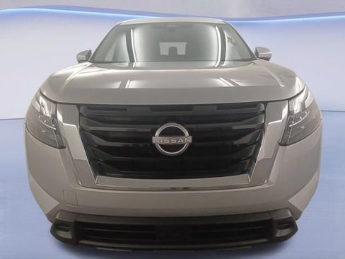 Used 2024 Nissan Pathfinder SV FWD image 2