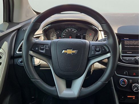 Used 2020 Chevrolet Trax LT w/ Driver Confidence Package FWD image 14