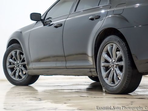 Used 2014 Chrysler 300 S image 11