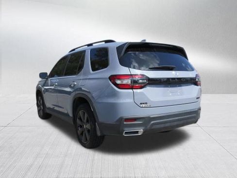 Used 2025 Honda Pilot Sport image 5