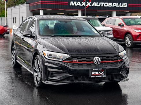 Used 2019 Volkswagen Jetta GLI image 2