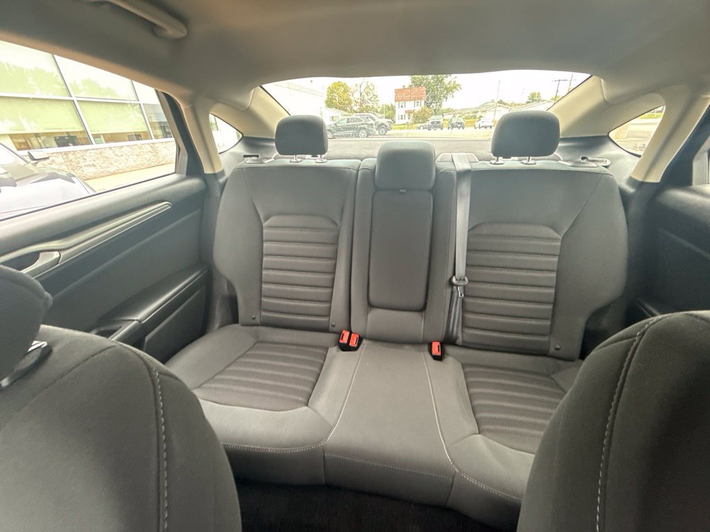 Used 2019 Ford Fusion SE FWD image 27