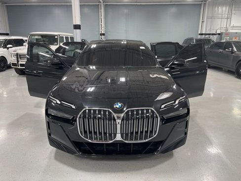 Used 2023 BMW 760i xDrive AWD/4WD image 12