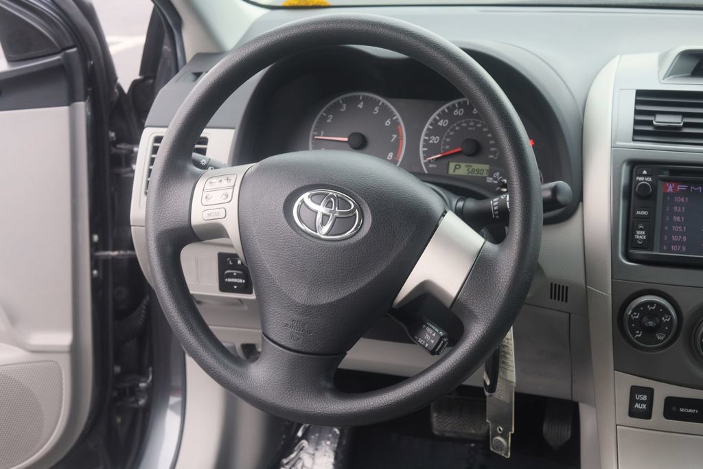 Used 2013 Toyota Corolla LE FWD image 7