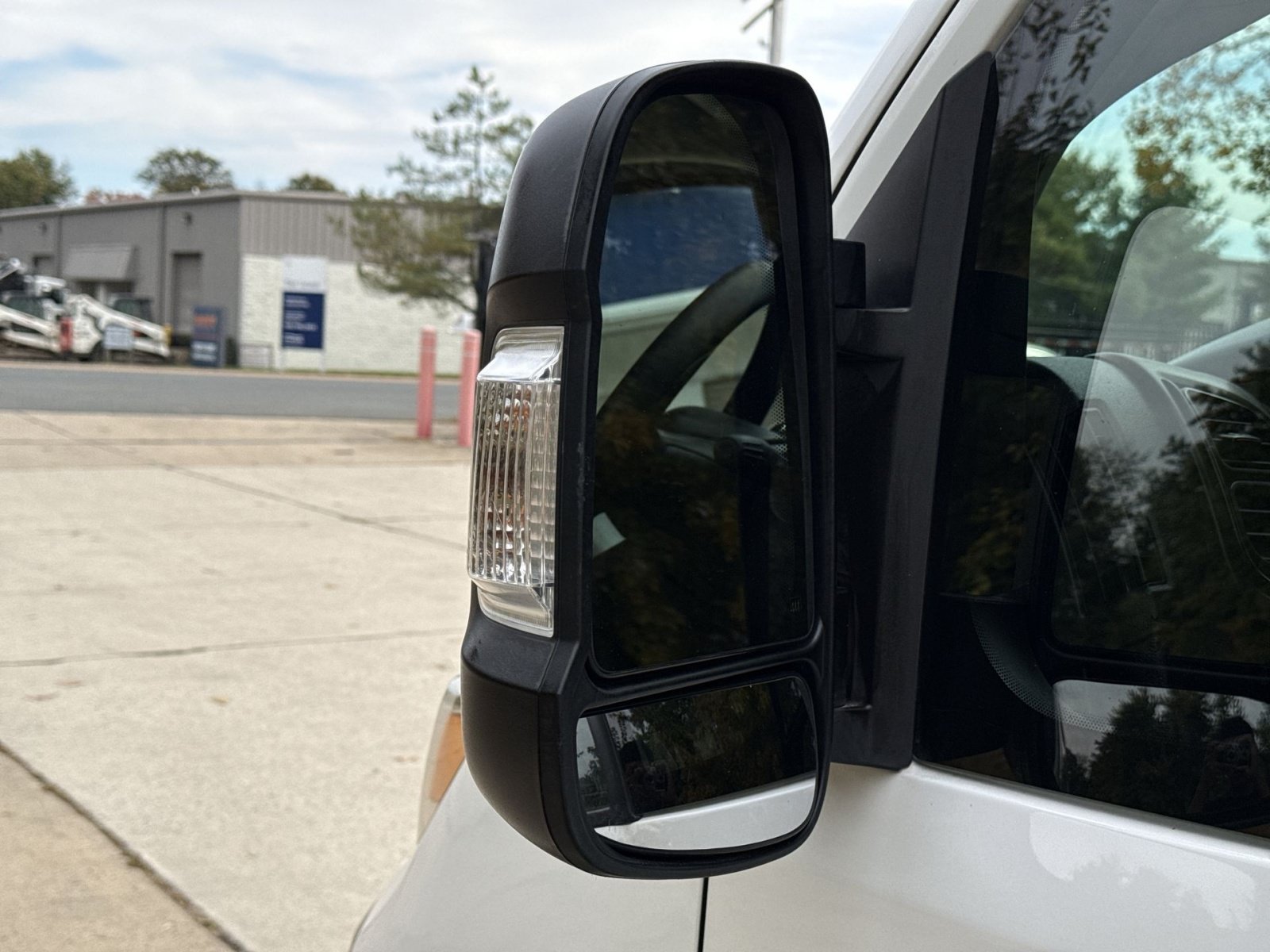 Used 2024 RAM ProMaster 2500 w/ Convenience Group FWD image 12
