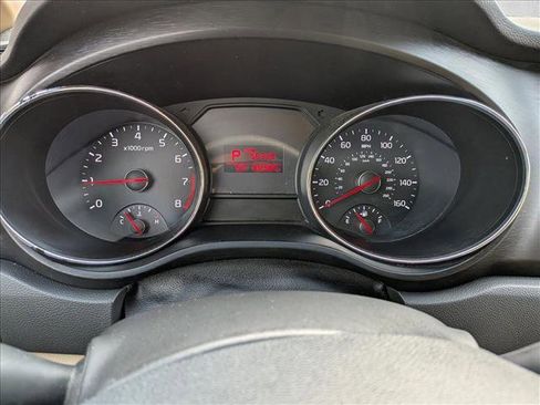 Used 2017 Kia Sedona LX image 11