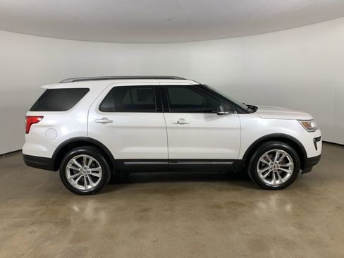 Used 2019 Ford Explorer XLT w/ Equipment Group 202A image 7