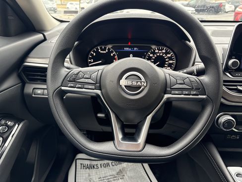 Used 2023 Nissan Altima 2.5 SV image 18