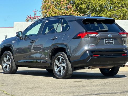 Used 2023 Toyota RAV4 SE image 7