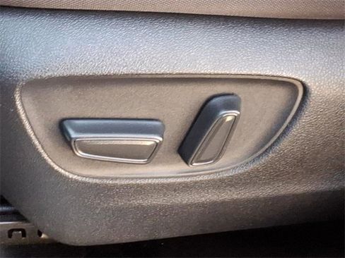 Used 2022 Toyota Highlander LE image 8