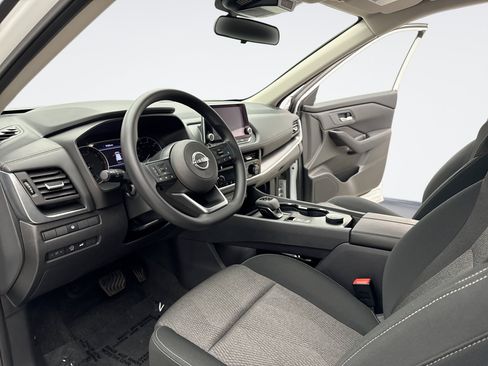Used 2024 Nissan Rogue SV AWD/4WD image 10