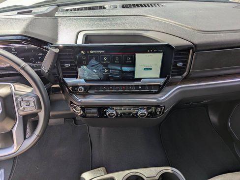 Used 2025 GMC Sierra 1500 SLT AWD/4WD image 17