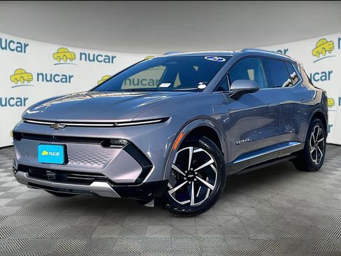 Used 2025 Chevrolet Equinox EV LT w/ Convenience Package image 3