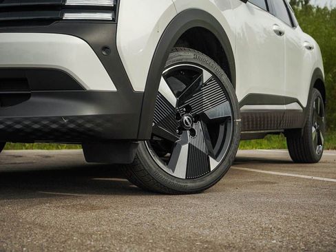 New 2026 Nissan Kicks SR w/ Cold Weather Package image 6