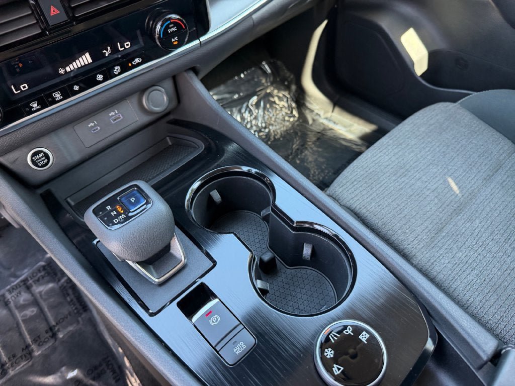 Used 2022 Nissan Rogue SV AWD/4WD image 18