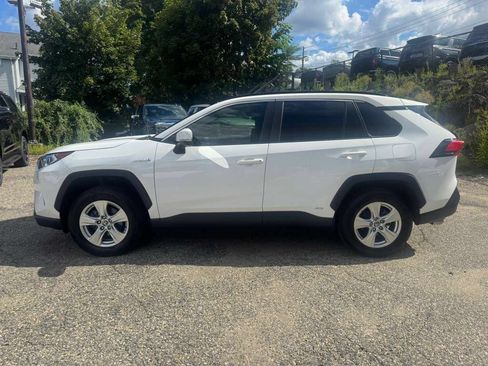 Used 2021 Toyota RAV4 XLE AWD/4WD image 3