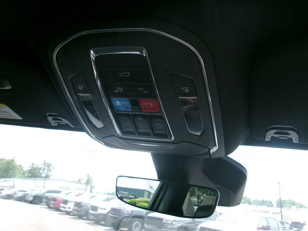 Used 2024 Jeep Wagoneer L Series II AWD/4WD image 21