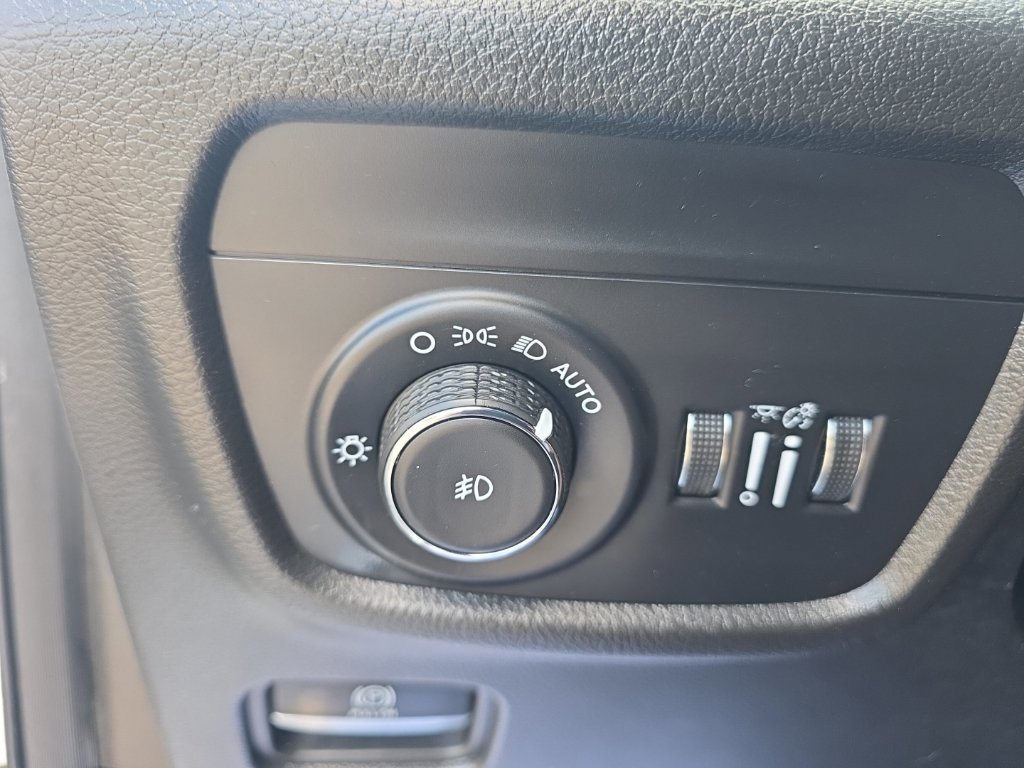Used 2022 Jeep Grand Cherokee L Overland w/ Luxury Tech Group IV AWD/4WD image 18