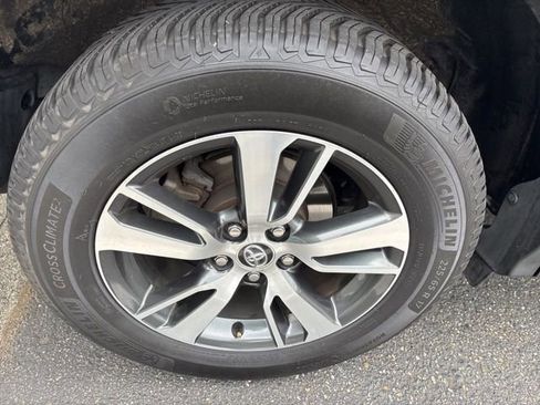 Used 2016 Toyota RAV4 XLE AWD/4WD image 12