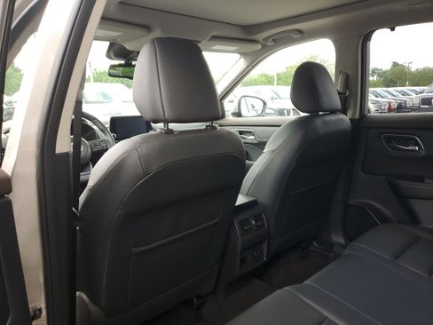 Used 2021 Nissan Rogue SL image 11